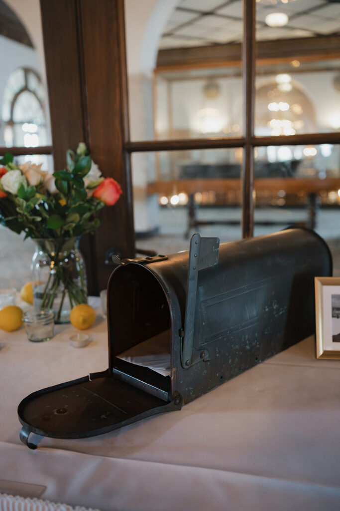Vintage mailbox to collect letters to the couple.